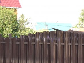 Забор из евроштакетника на ленточном фундаменте 10 метров фото в Кратово